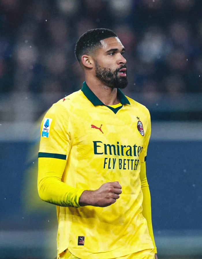 米兰内洛训练场奇克复练引关注 莱奥加比亚持续