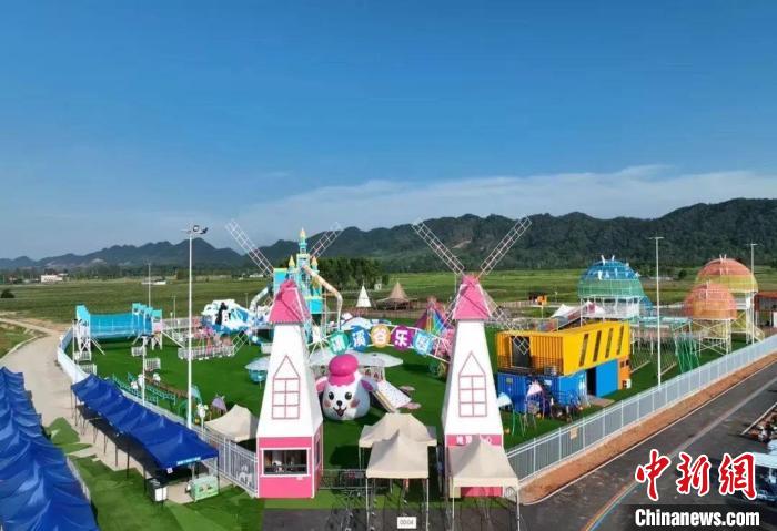 赣江观澜：一只羽毛球如何“托起”赣北小城特