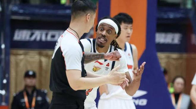 广东男篮客场挑战青岛 阵容危机难掩战术困境