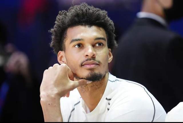 文班亚马轻蔑言论引爆NBA舆论风暴