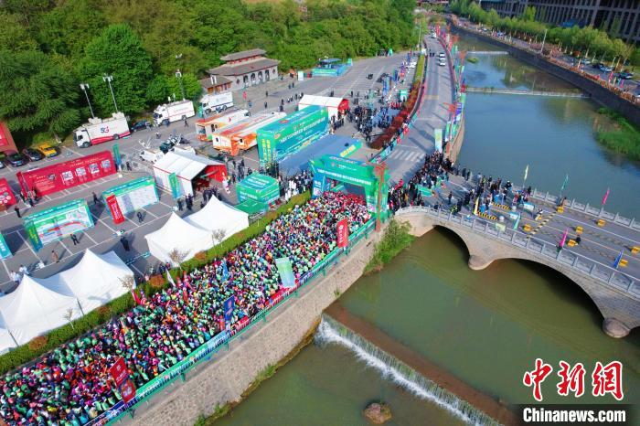 陈仓九龙山生态半程马拉松赛开跑 8000跑者畅享山